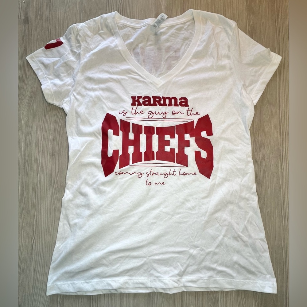 Taylor Swift Karma Is The Guy On The Chiefs T-Shirt Travis Kelce 87 XL White Tee